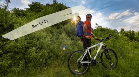 Szkolenie z jazdy rowerem w terenie górskim w Beskidach.